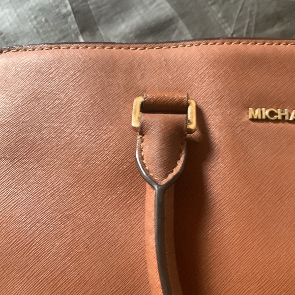 MICHAEL KORS: Selma Large Leather bag. Rich brown w gold trimmings. CODED - Picture 9 of 11